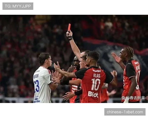 里昂客战巴黎圣日耳曼,中场伤缺或影响防守稳定性 里昂客战巴黎圣日耳曼,中场伤缺或影响防守稳定性